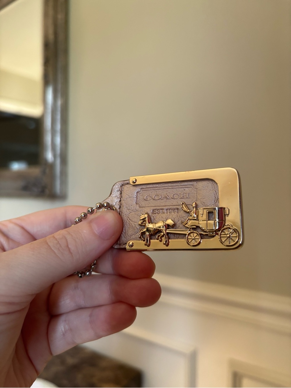 New Rare Coach champagne leather and champagne metal horse & carriage hangtag